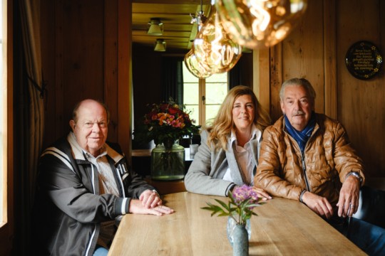 vlnr_Albert-Gugger_L&ouml;chlibad-Gast_Gabriala-B&uuml;chi_Inhaberin Reiseb&uuml;ro Maurer_J&uuml;rg-B&uuml;chi