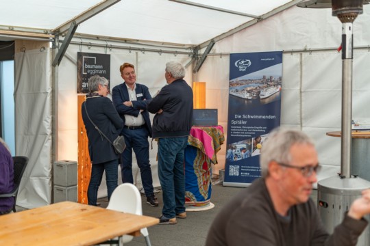 B-E_TagderoffenenT&uuml;r-18