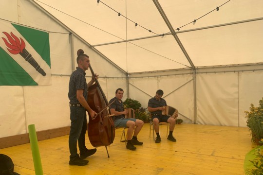 F6CD3728-1FC4-47B9-BBF2-1DCCEB6BC762