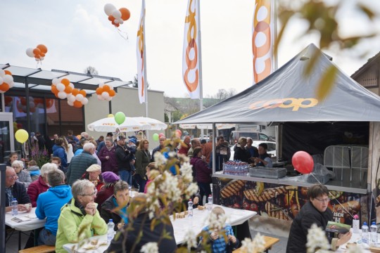 BHP_Eroeff_Coop_Wichtrach_Kunden_9634