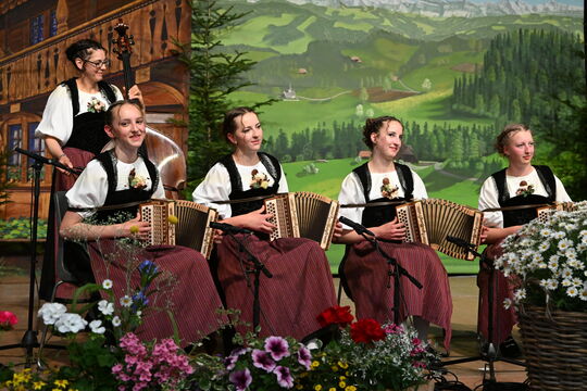 Bild Emmentalisches 2026 in Oberdiessbach: 44. Amtsjodlertreffen / Schwyzer&ouml;rgeli-Familie L&uuml;thi / Rusch-B&uuml;ebl&auml;