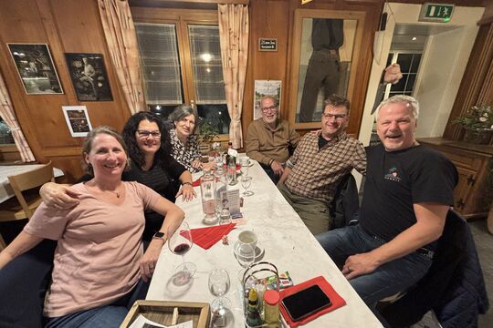 Bild Lustiges Schweinchenessen mit Sch&ouml;su im R&ouml;ssli Heistrich